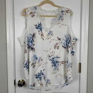 Cream colored shell with blue/brown/tan flowers 2XL. Lace around collar sleevele